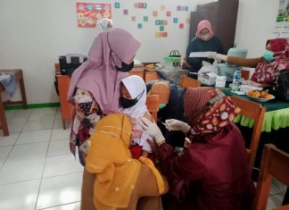 Ratusan Siswa SDN 1 Curgbadak Divaksin